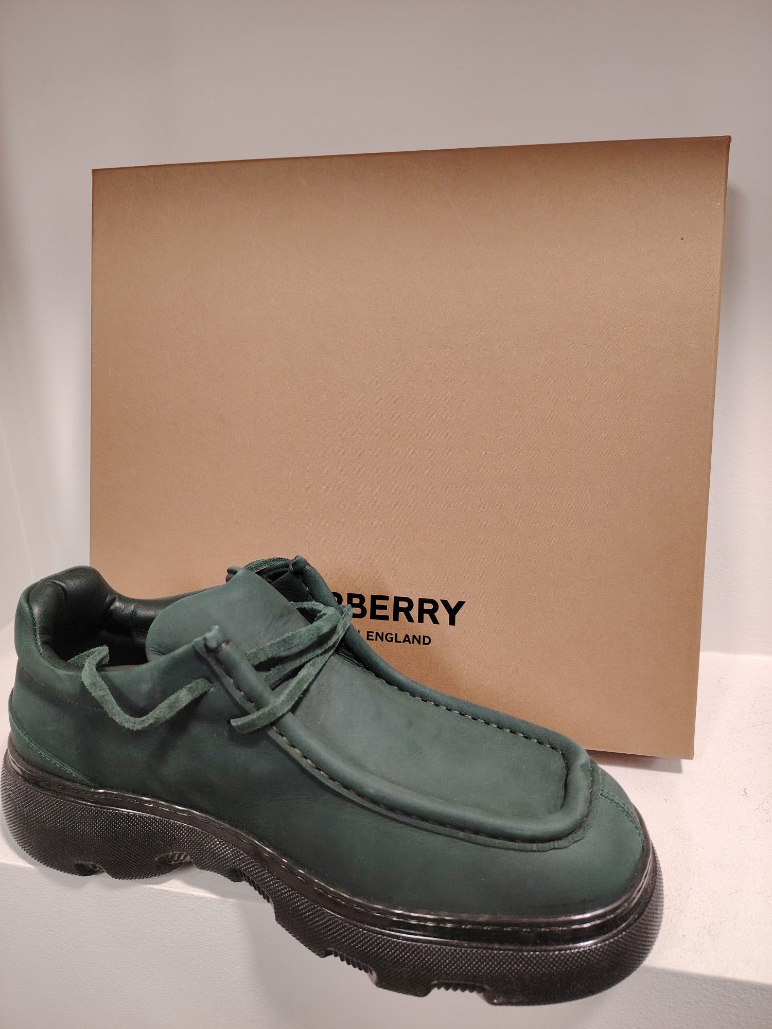 Оригинални обувки Burberry