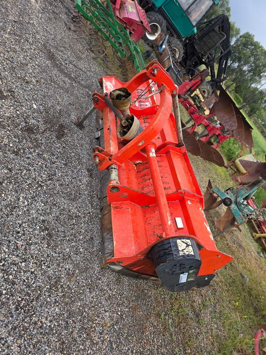 Tocatoare in tiranti la tractor resturi si păsune de 2.8m VIGOLO 2004