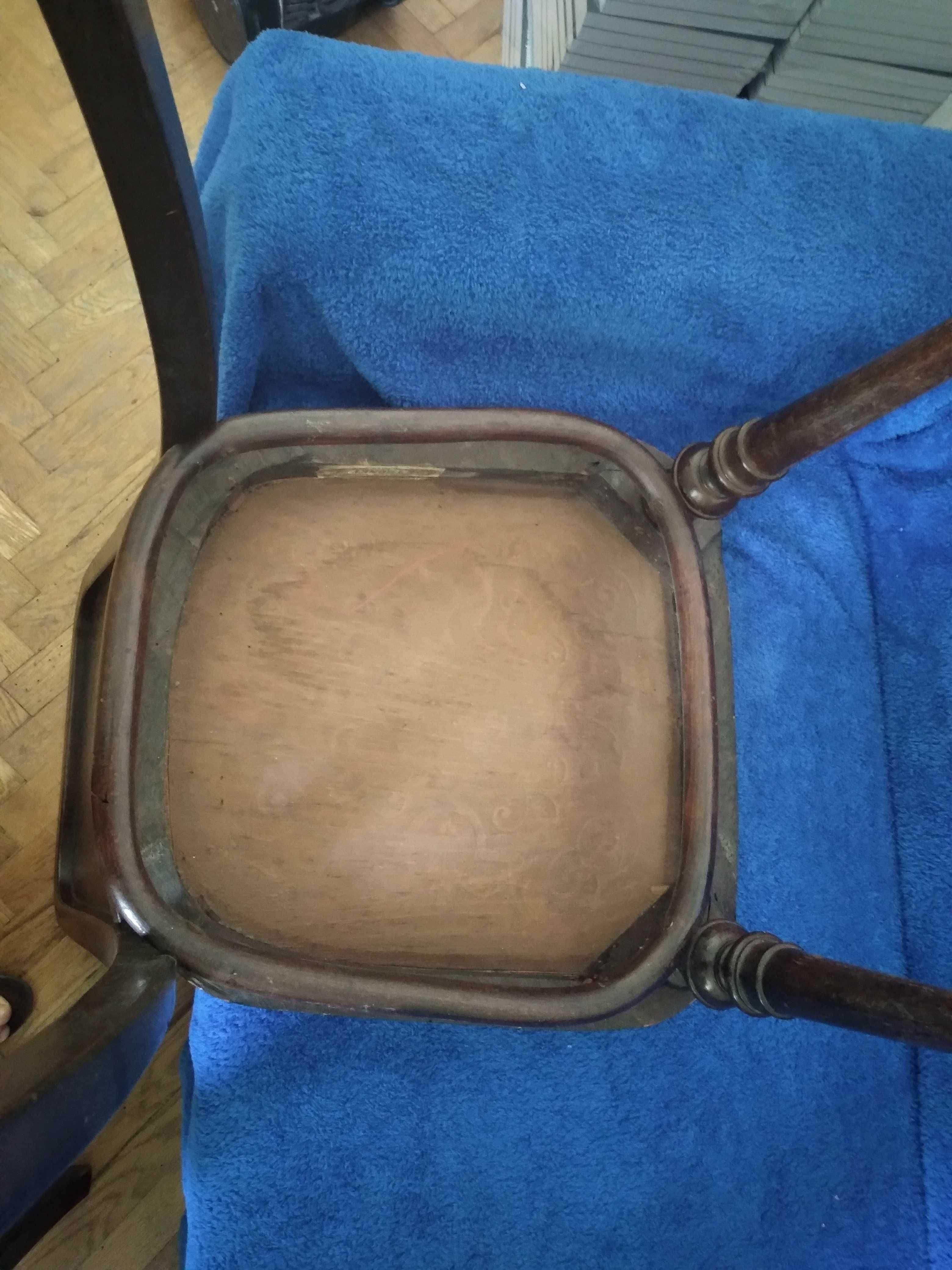 Три стари столове Thonet, виенски