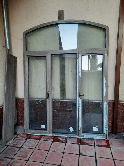 Окна Акфа Эщик Ром с падакойником .