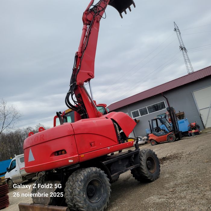 Escavator Caterpilar pe roti nu merge în parametri