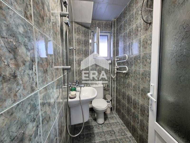 Отдава се под наем 2-стаен апартамент в центъра