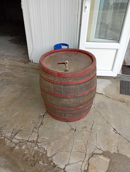 Vând butoi de stejar 150 litri