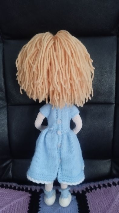 Ръчно плетена кукла