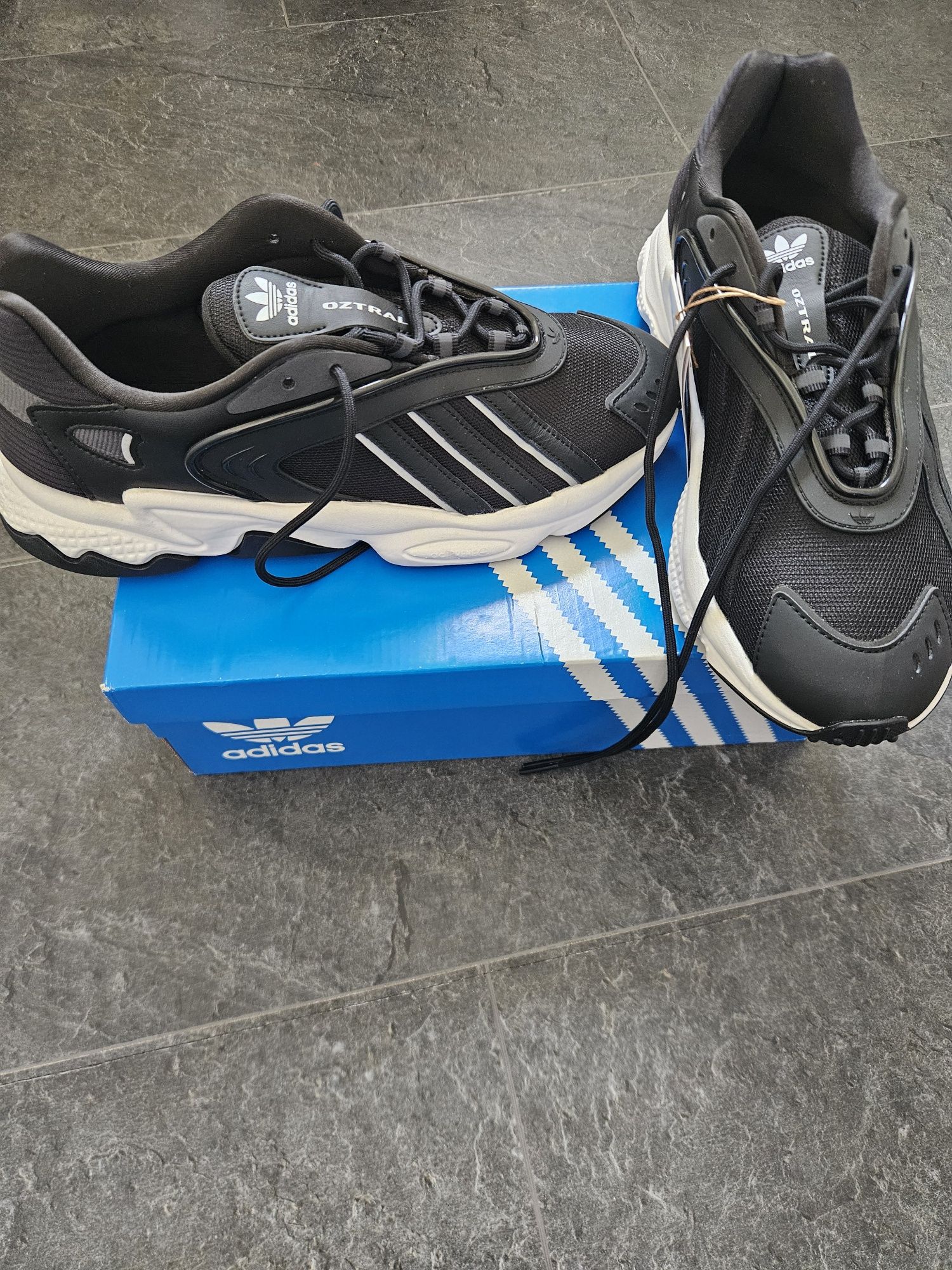 Маратонки Adidas Oztral
