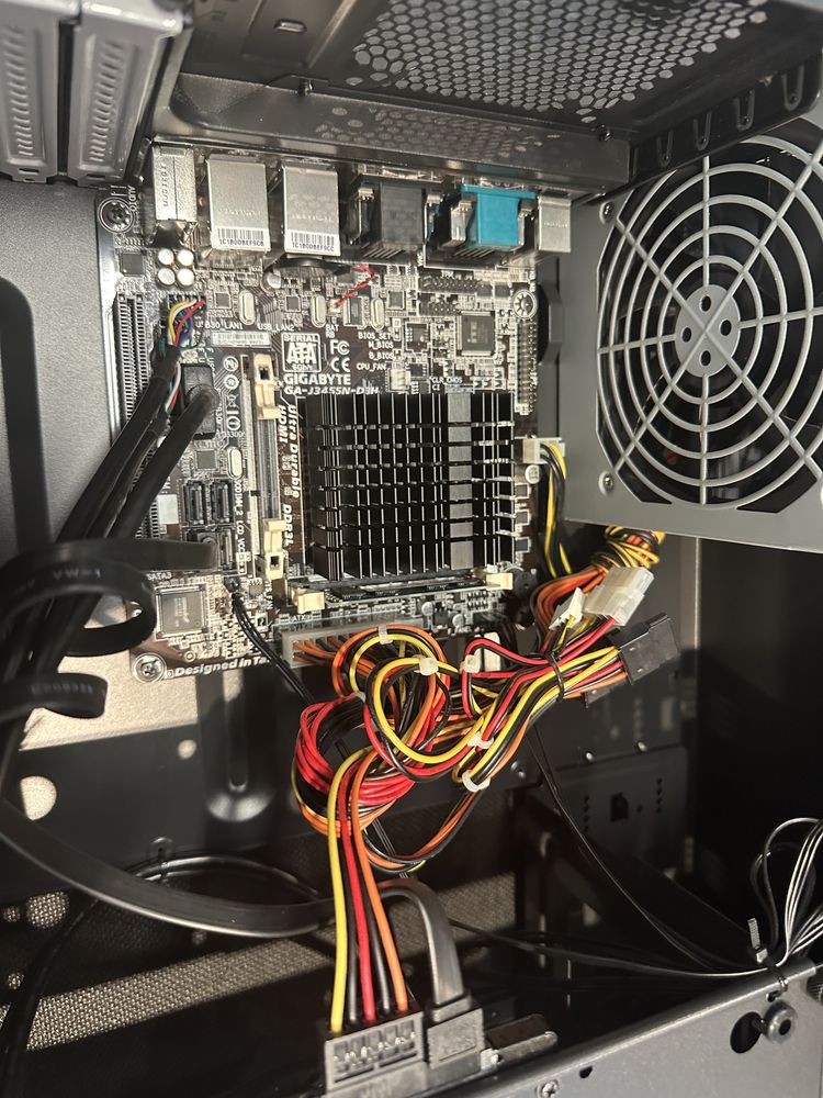 Настолно PC компютър