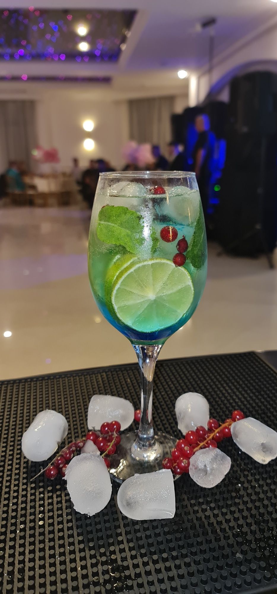 Open bar & tort shoturi