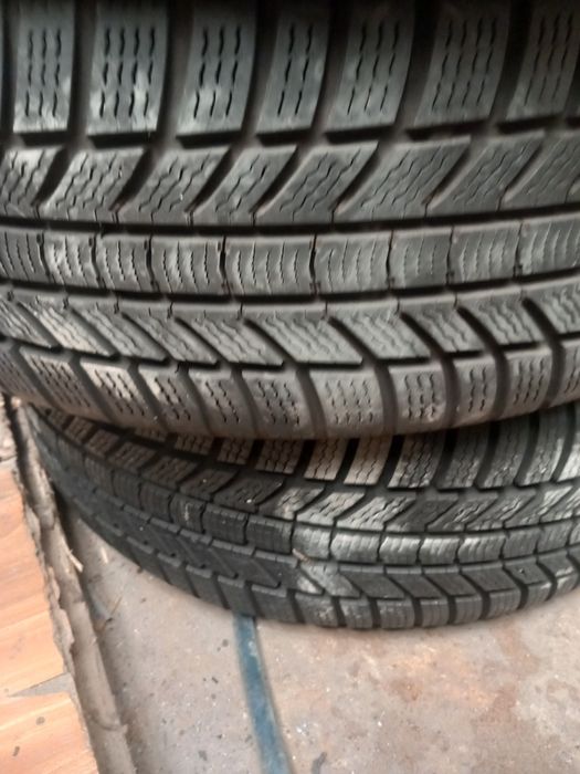 Anvelope de iarna 215 55 17
