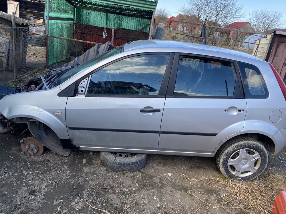 Piese ford fiesta 5 an 2005 motor 1.6 tdci 90 cp.motor,injectoare