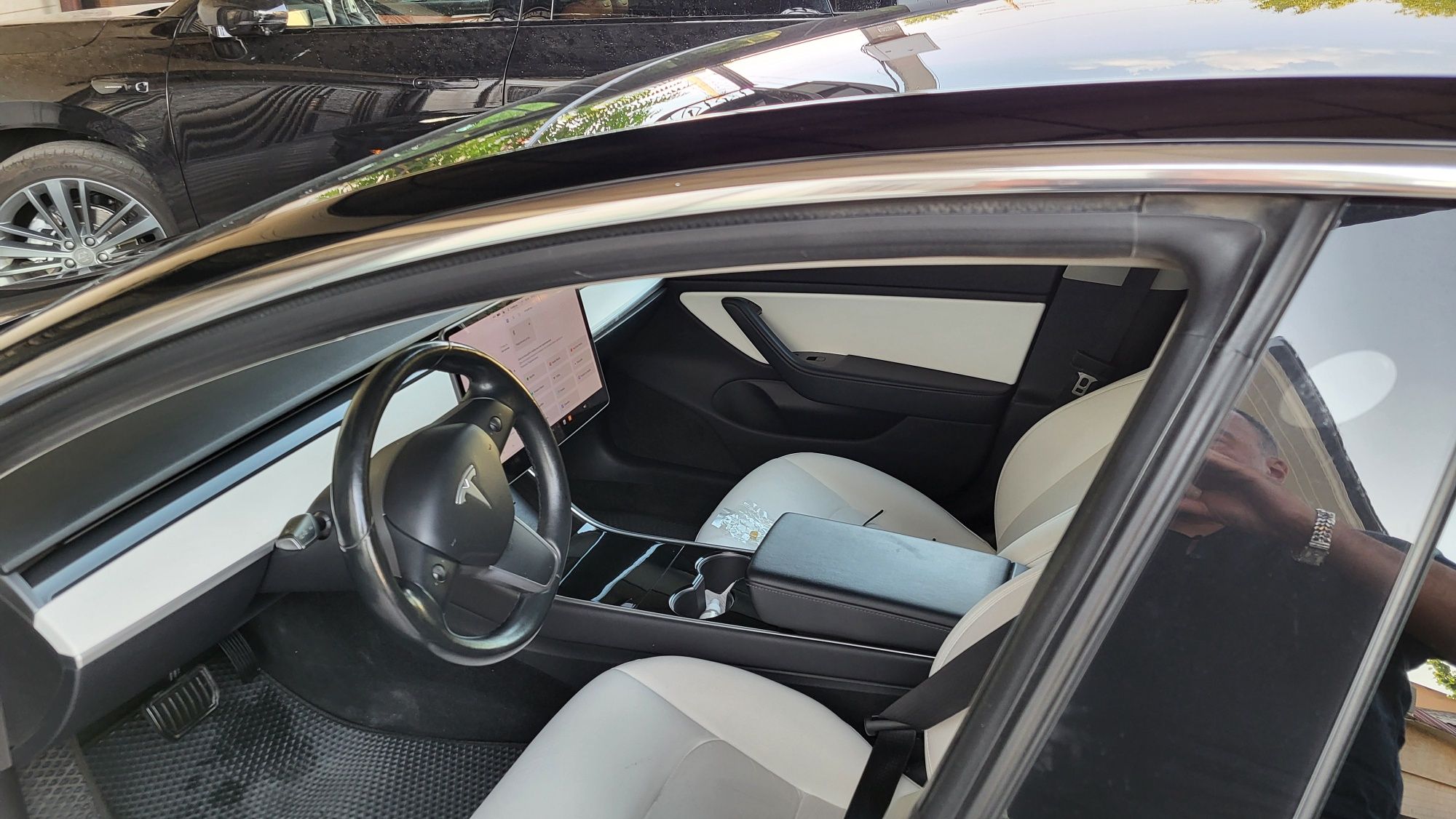 Tesla  model. 3 Long range