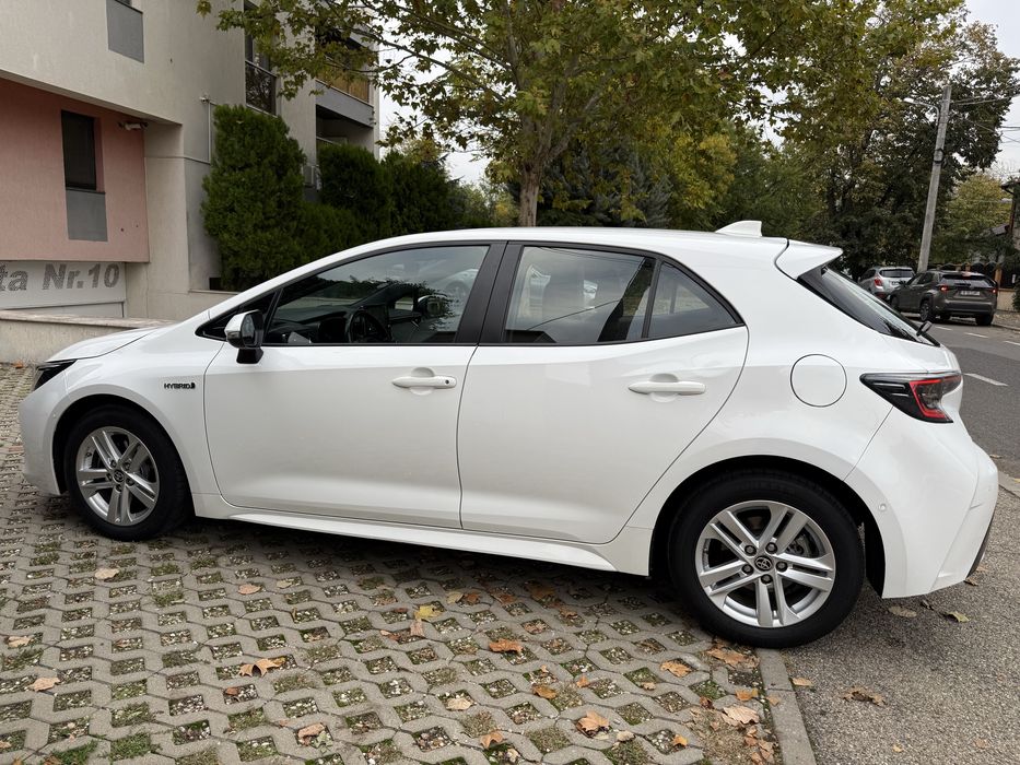 Vand toyota Corolla 1.8 benzina Hybrid
