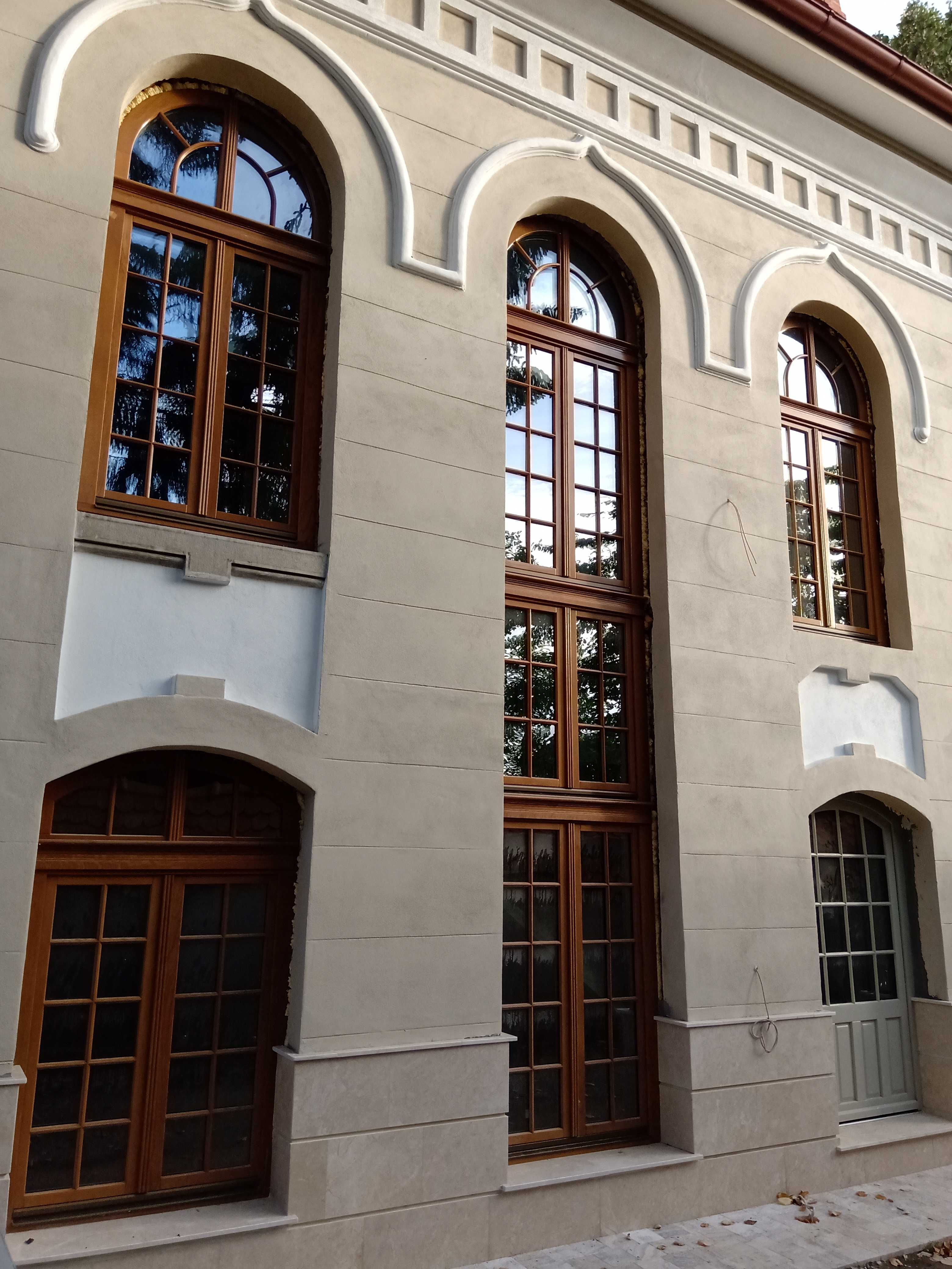Ferestre si usi lemn stratificat