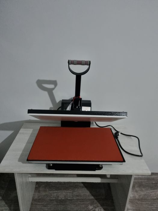 Termo press, kiyimlarga print qilish uchun.