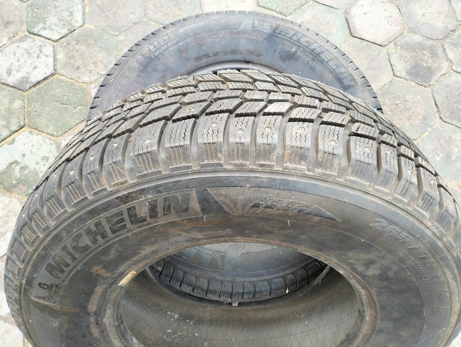 Продам две шины.одна зимняя.одна лето.