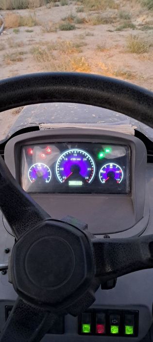 Traktor FarmLand 504