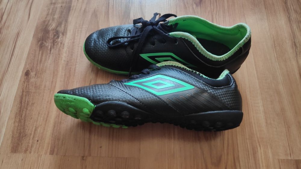 детски футболни обувки Umbro 37 и 40н.кожени и Nike 40 н.