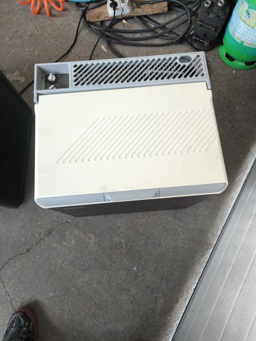 Хладилник на 12 v 220v газ