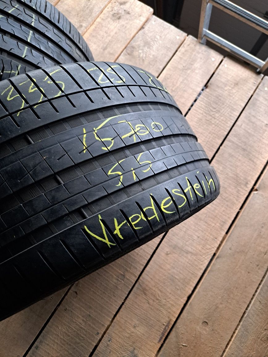 O anvelopa 335/25 R22 Vredestein