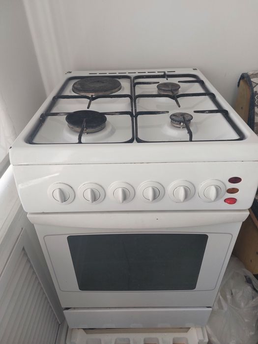 Продам в хорошие руки газовую плиту