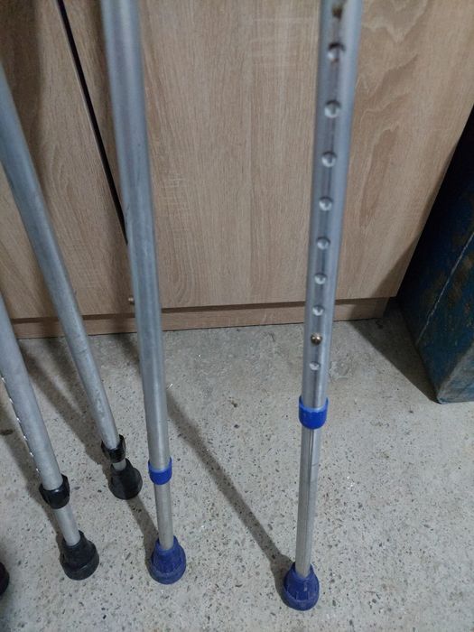 Carja,carje medicale reglabile pe inaltime