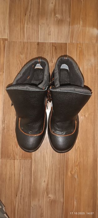 Продам рабочие ботинки
