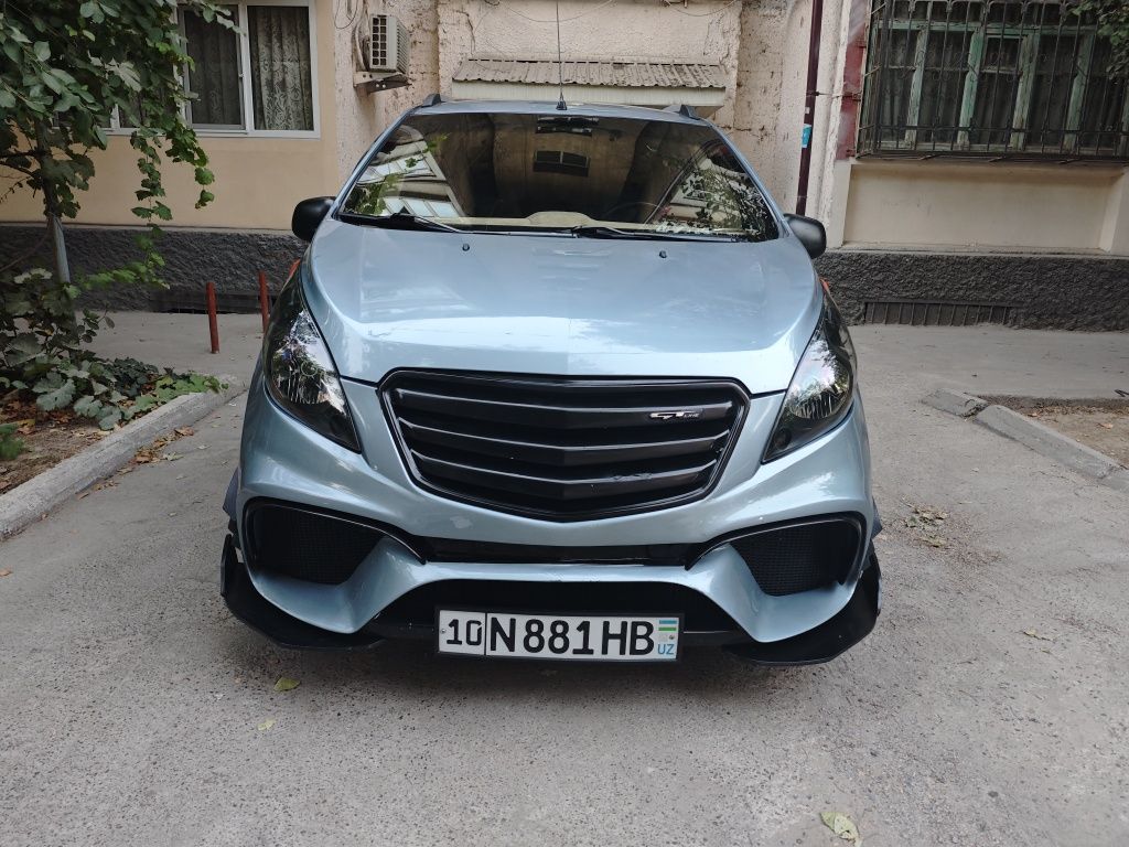 Chevrolet Spark 2012 года