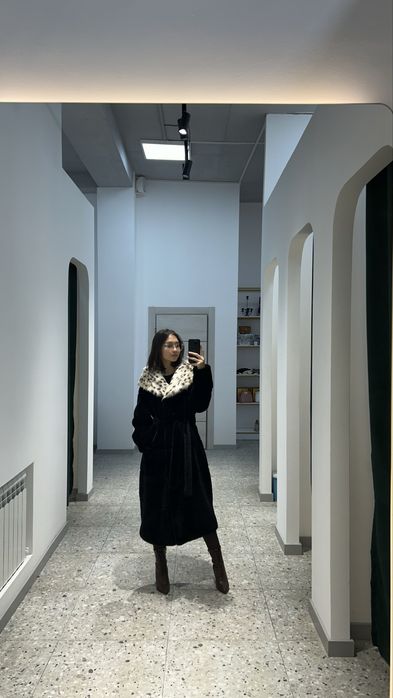 Продаю шубу в черном цвете