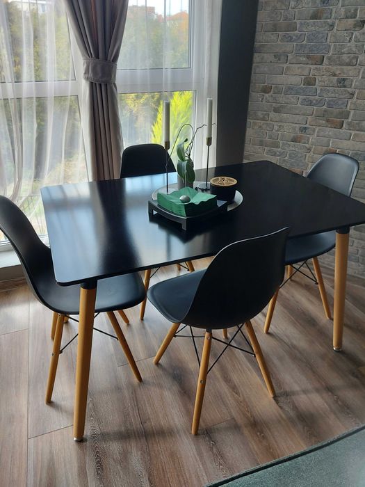 Комплект маса с 4 бр. столове