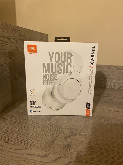 Продам Новые беспроводные наушники JBL