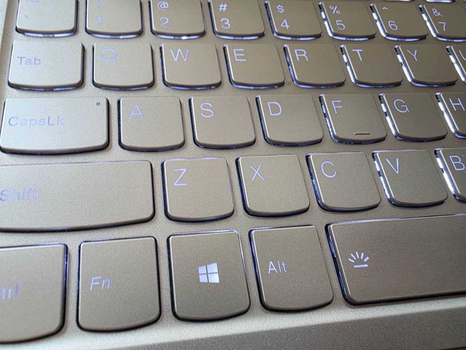 Lenovo Yoga C740 – i7 / 16GB / 1TB SSD / Touch / Windows 11 Pro