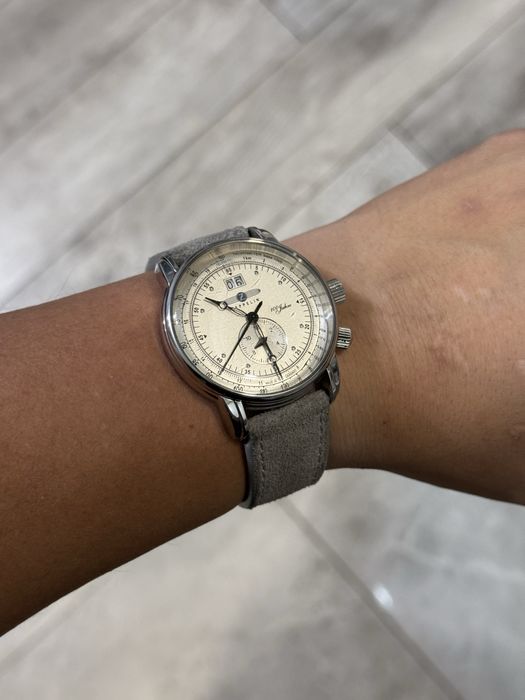 Продам часы zeppelin