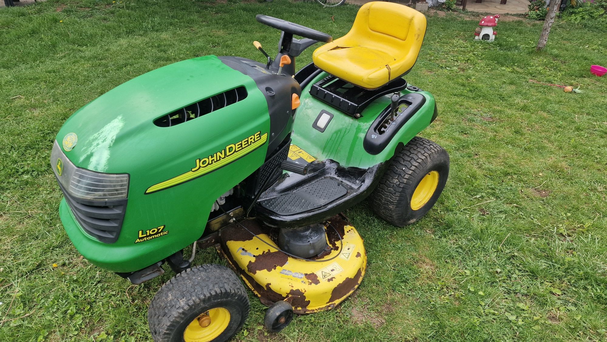 John Deere тракторна косачка 42" briggs & stratton INTEK  17HP OHV