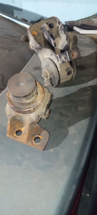 Продам Мазду Кронос по запчастям есть все кроме двигателя и коробки