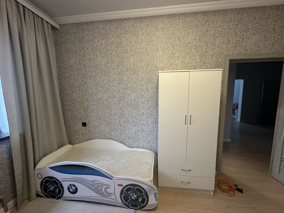 Детская мебель в отличном состоянии, кровать и шкаф