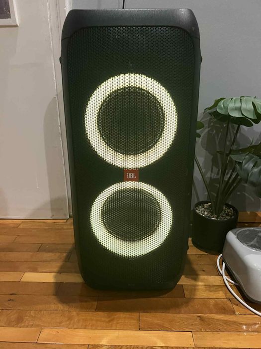 Продавам Тонколона JBL PARTYBOX 310
