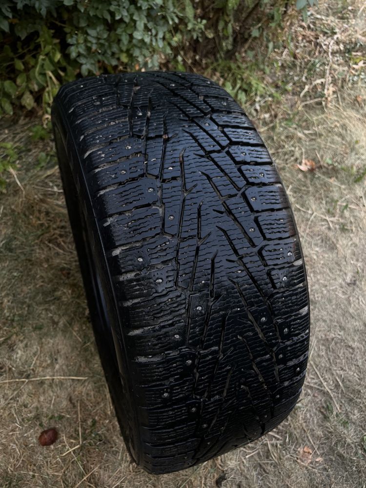 Зимние шипованные шины nokian 275/50 р 20