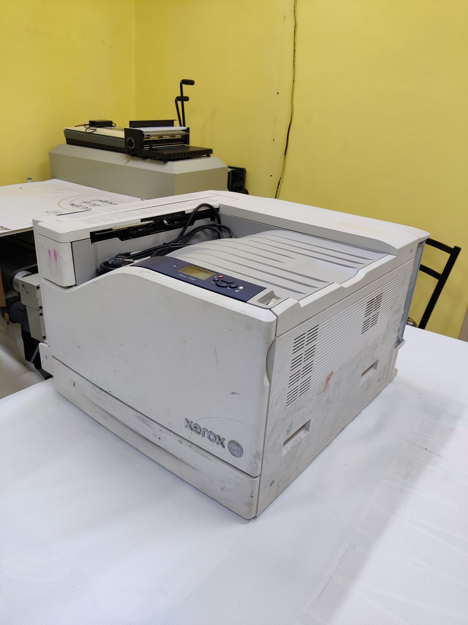 Цветной лазерный принтер Xerox  Phaser 7500dn