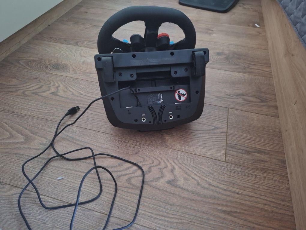 Logitech G29 кормило и педали