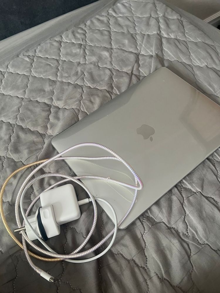 Продается macbook air 13