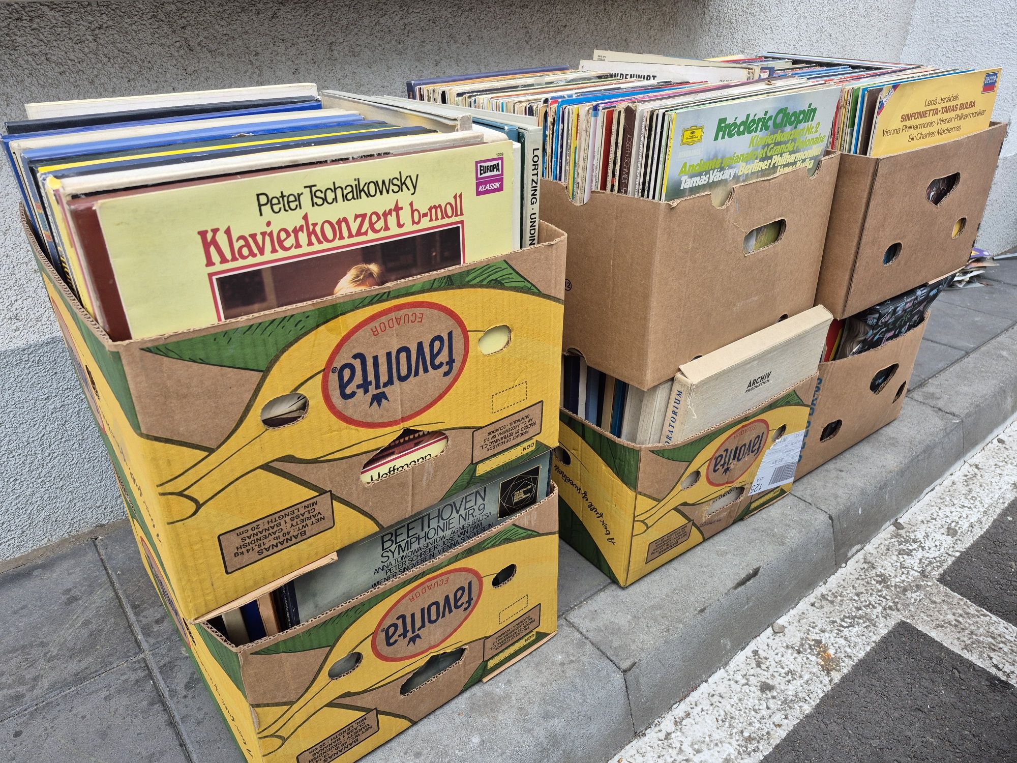 Lot Discuri Vinil colectie 150 in stare buna cu muzica clasică 
- Tot