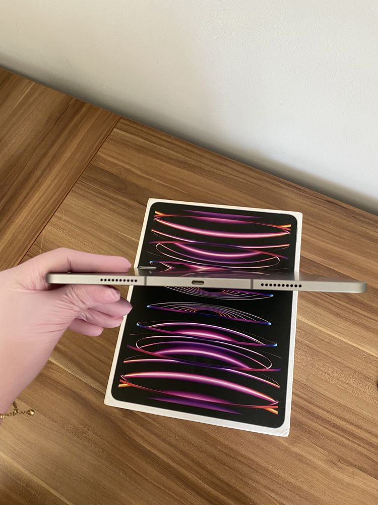 iPad Pro 12.9-Inch 6th Generation / WI-FI + Cellular/ 128 GB / Ca nou