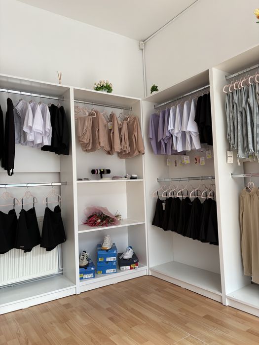 Corpuri de magazin albe – 10 bucăți, stare impecabilă