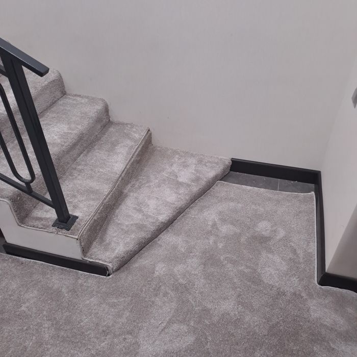 Gilam kesish va tikish