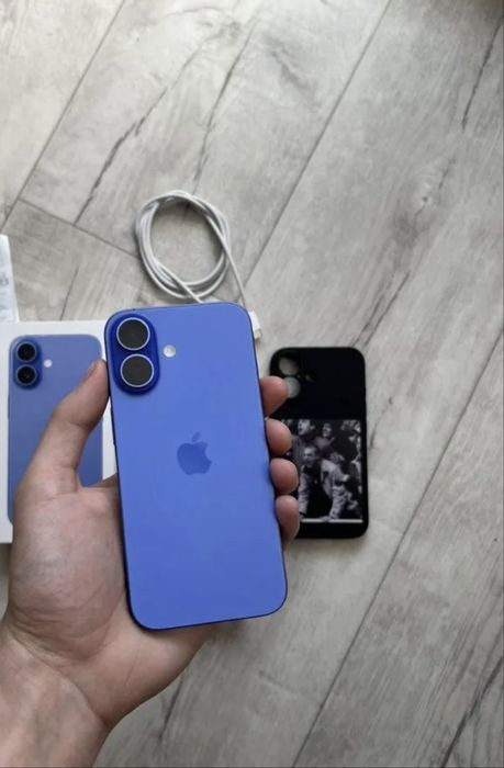 Продам iPhone 16