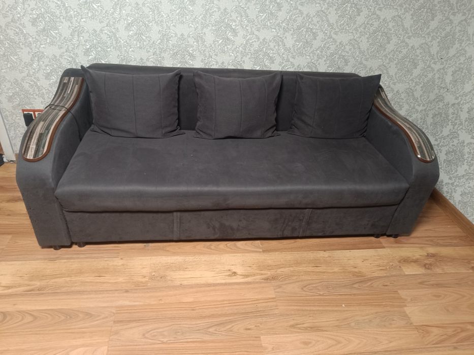 Диван.           .