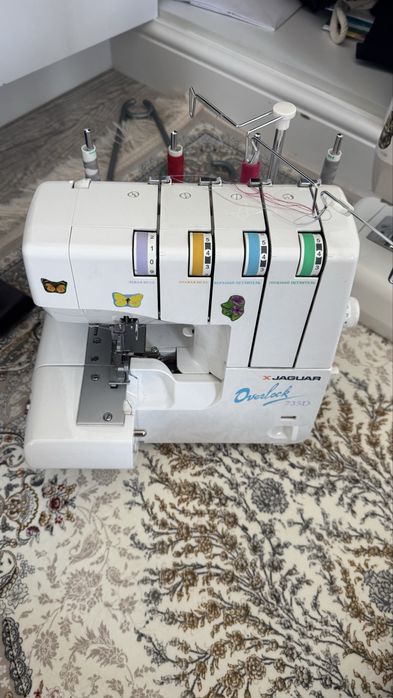 Продам машину оверлок
