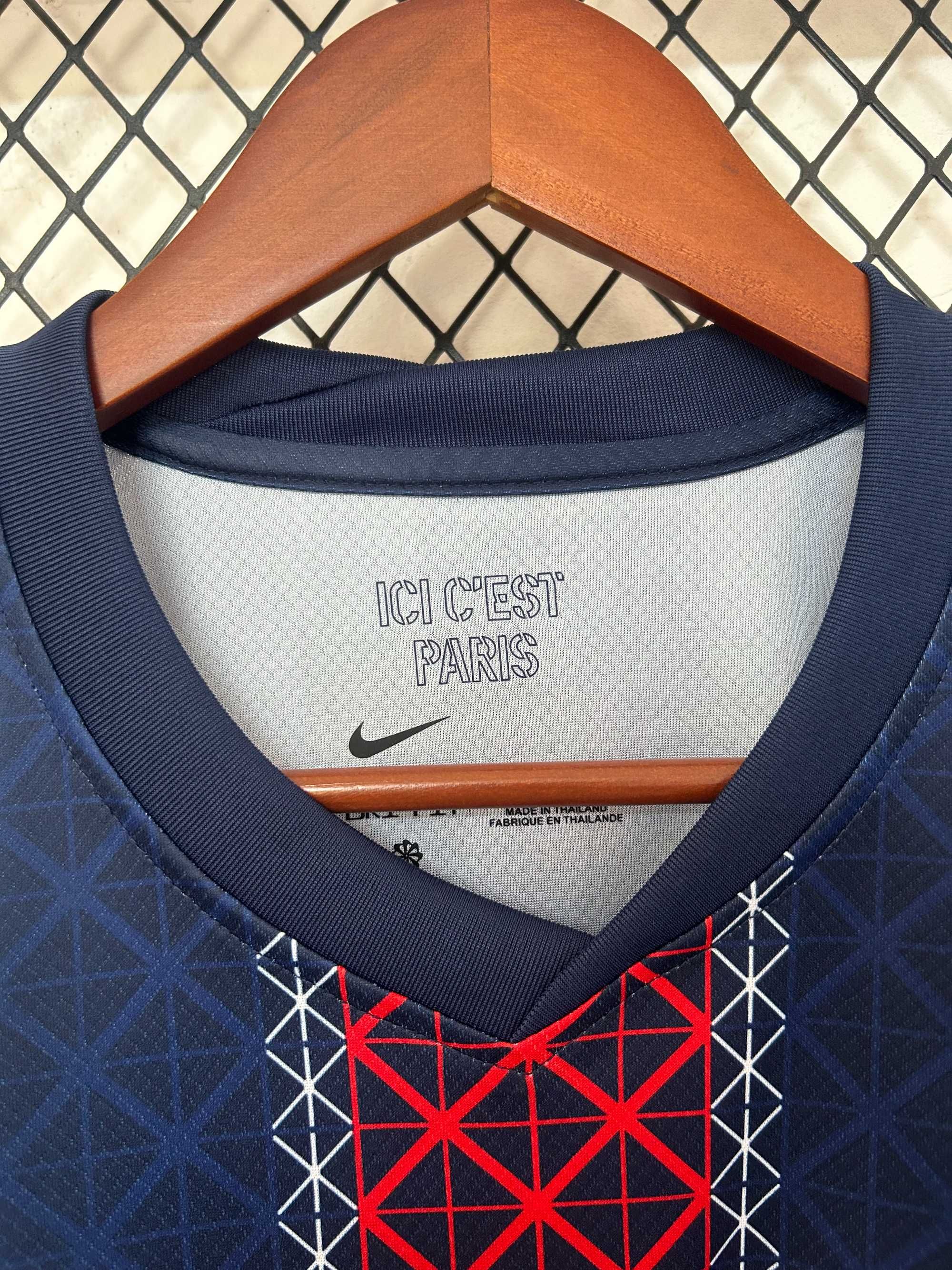 Тениска на PSG за сезон 25/26 в отлично състояние!