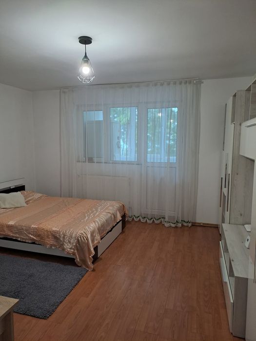 Inchiriez garsonieră