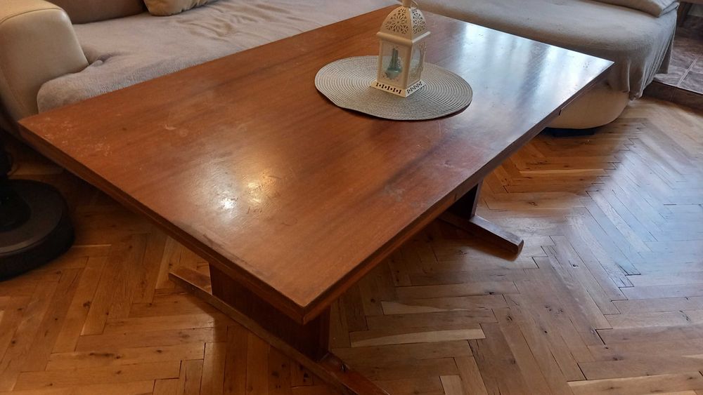 Дървена холна маса