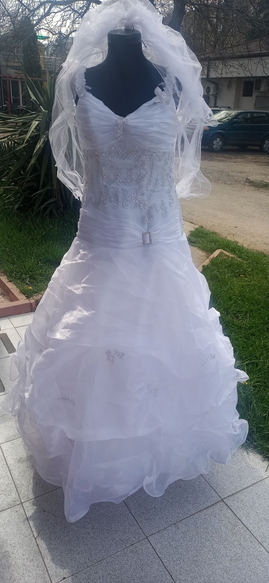 сватбена рокля класически модел